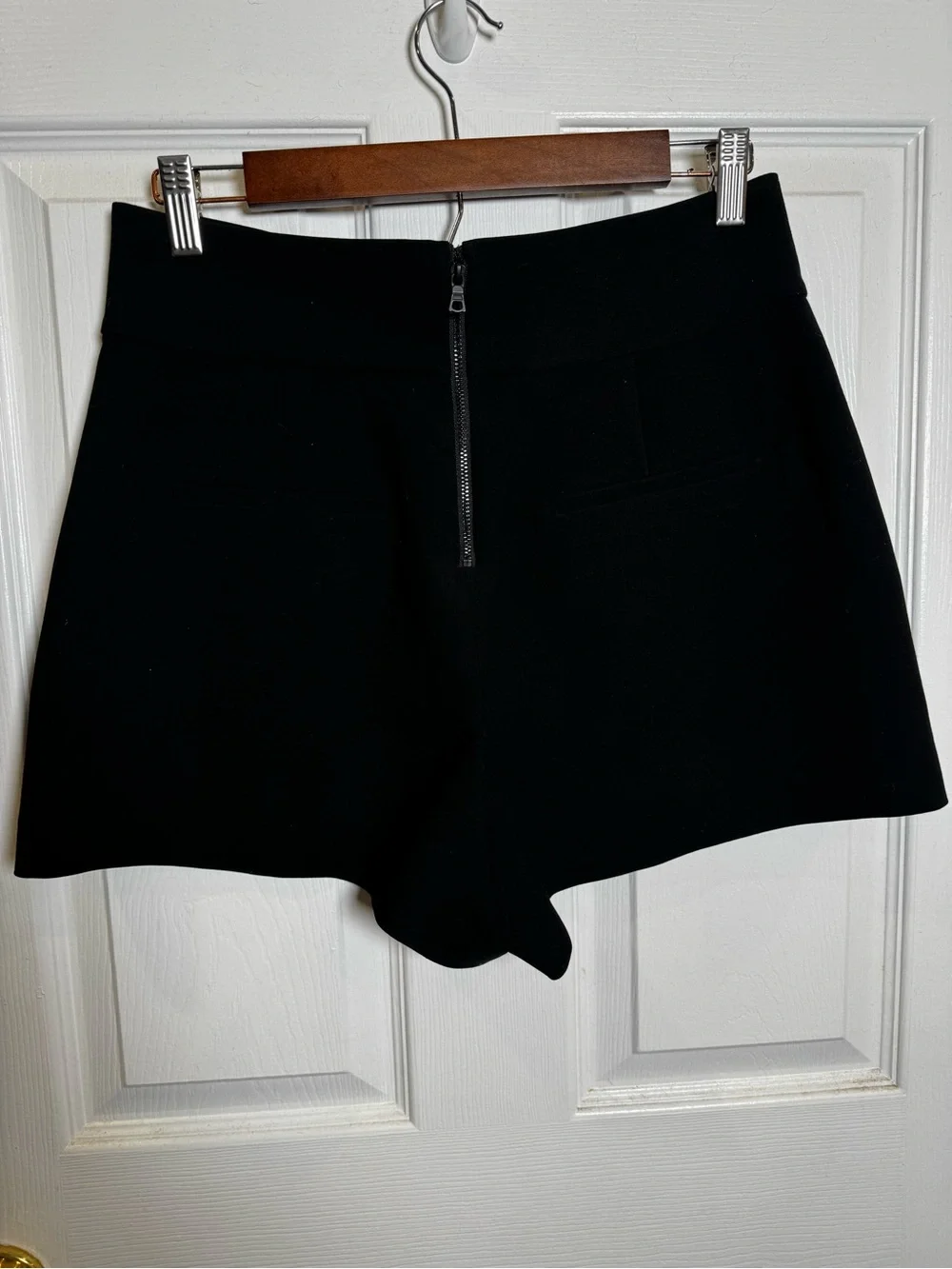 Alice + Olivia Black High Waist Tailored Shorts Size 8 MSRP $265